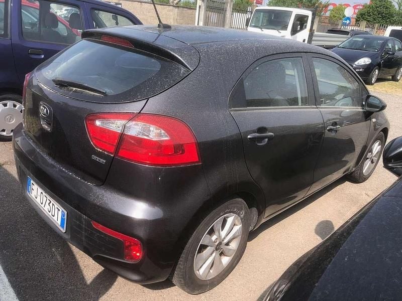 Usata Kia Rio Active 75 CV (55 kW) 2017 Grigio Berlina