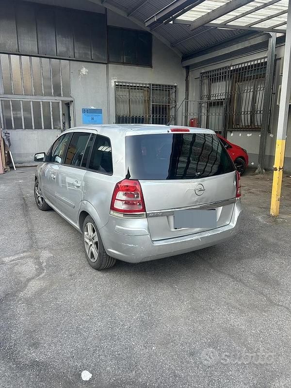 Usata Opel Zafira 101 CV (74 kW) 2010 Grigio Monovolume