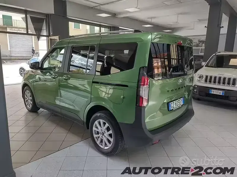 Usata Ford Tourneo Courier Titanium 125 CV (91 kW) 2025 Other Monovolume
