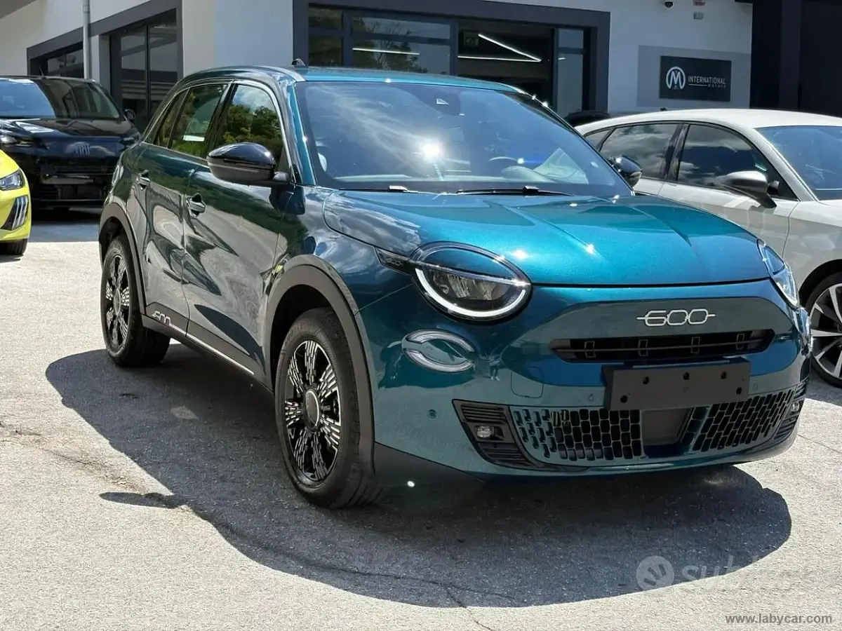 Usata Fiat 600 Icon 136 CV (100 kW) 2025 Bluazzurro SUV