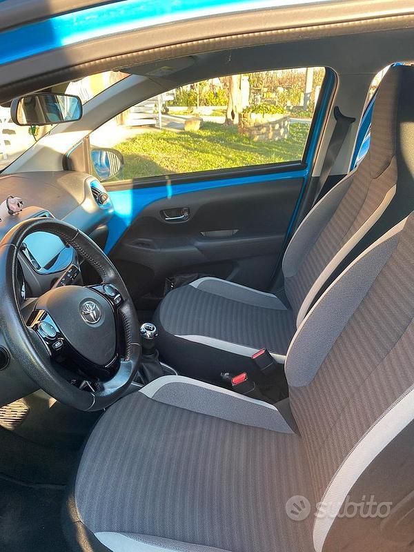 Usata Toyota Aygo 72 CV (52 kW) 2019 Blu Utilitaria
