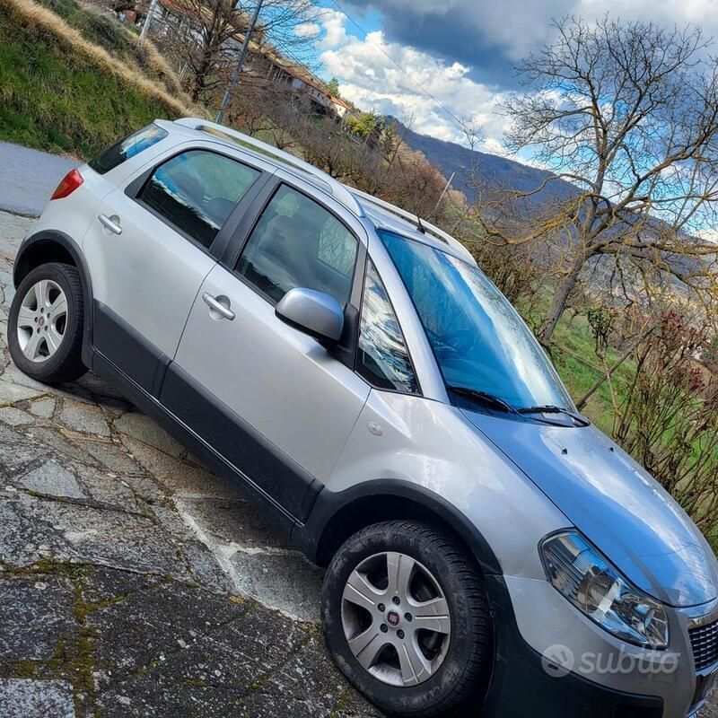 Usata Fiat Sedici 120 CV (88 kW) 2008 Grigio SUV