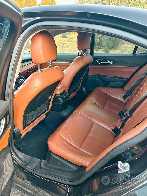 Usata Alfa Romeo Giulia Super 180 CV (132 kW) 2016 Nero Berlina
