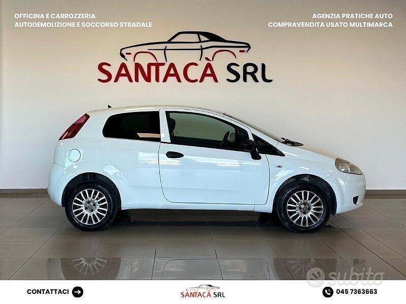 Usata Fiat Punto Pop 69 CV (50 kW) 2012 Bianco Utilitaria