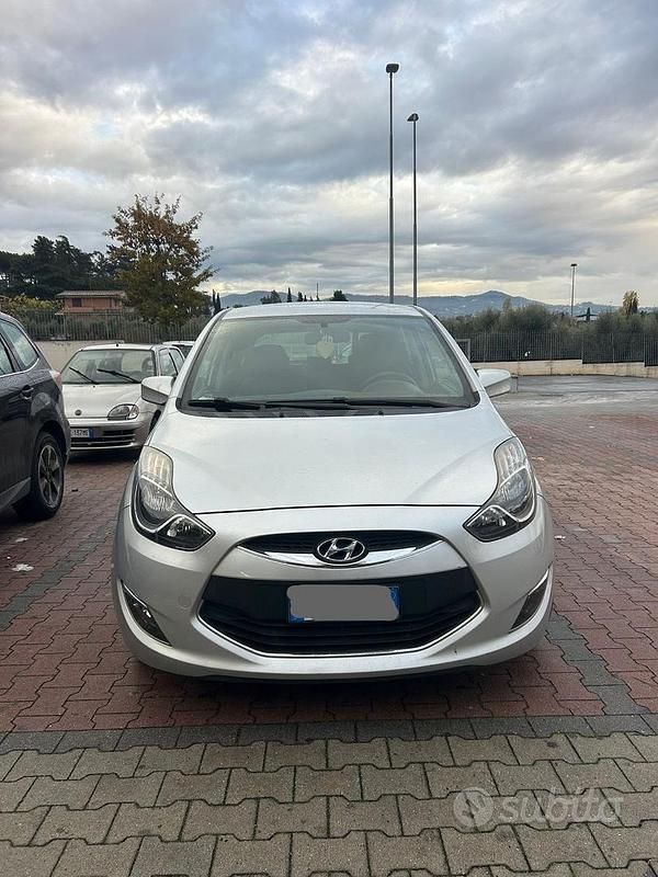 Usata Hyundai ix20 Comfort 125 CV (91 kW) 2014 Grigio Utilitaria