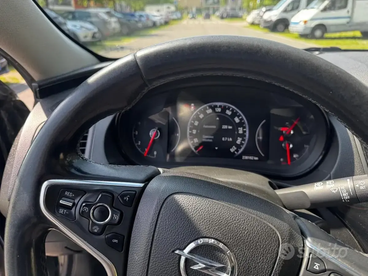 Usata Opel Insignia 160 CV (117 kW) 2016 Nero Station wagon