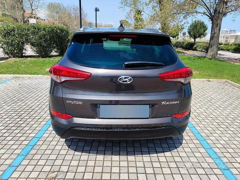 Usata Hyundai Tucson Xpossible 141 CV (103 kW) 2016 Grigio SUV