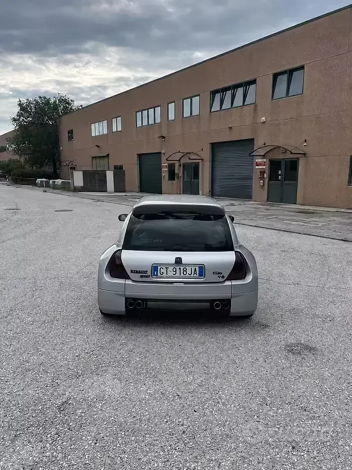 Usata Renault Clio 230 CV (169 kW) 2001 Grigio Monovolume
