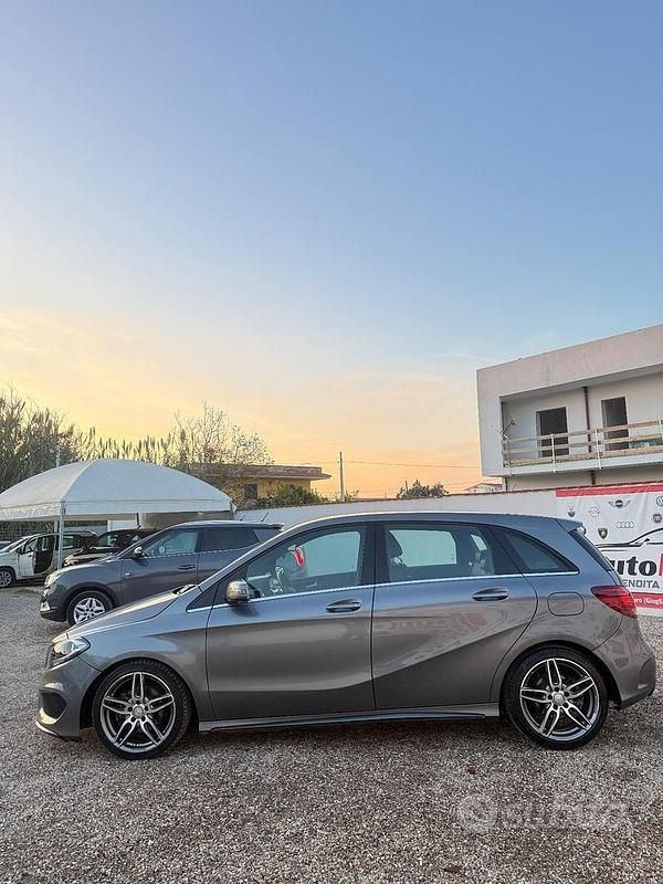 Usata Mercedes B200 Executive 136 CV (100 kW) 2015 Grigio Monovolume