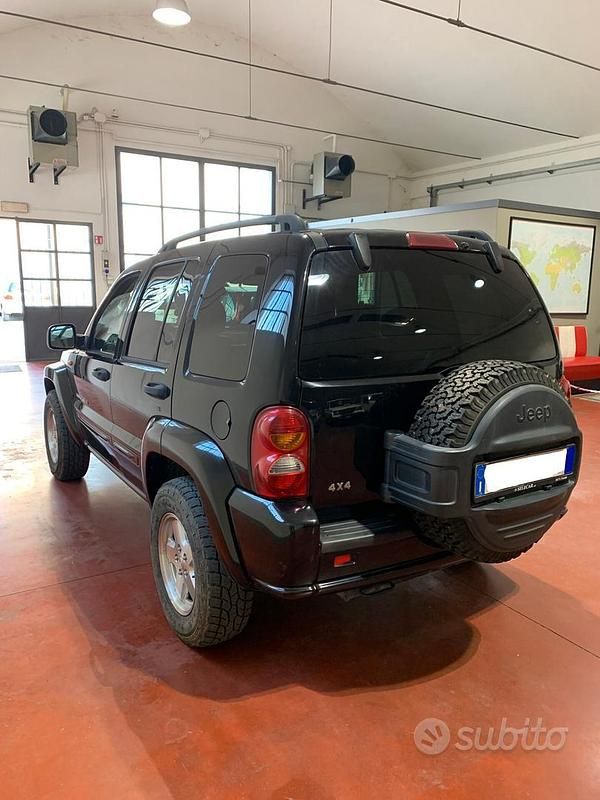 Usata Jeep Cherokee Limited 142 CV (104 kW) 2002 Nero SUV