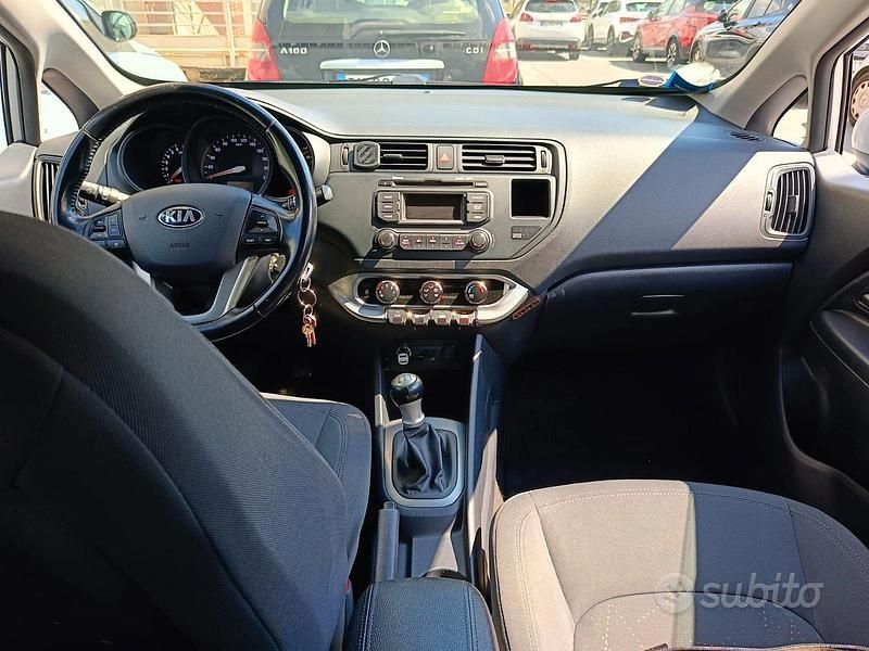 Usata Kia Rio 85 CV (62 kW) 2014 Grigio Berlina