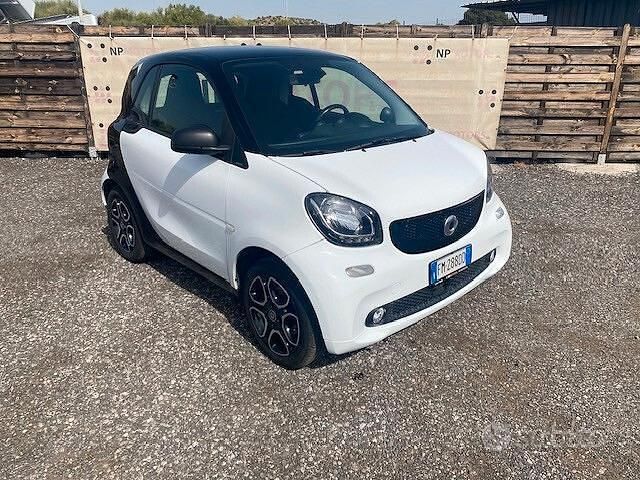 Bianco Usata 2017 Smart ForTwo Coupé Passion Due volumi | 10.500 € (Buon prezzo) - Immagine 1/4