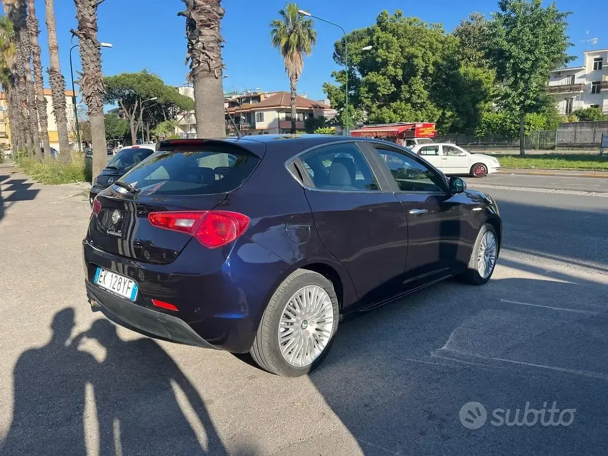 Usata Alfa Romeo Giulietta Exclusive 105 CV (77 kW) 2012 Bluazzurro Utilitaria