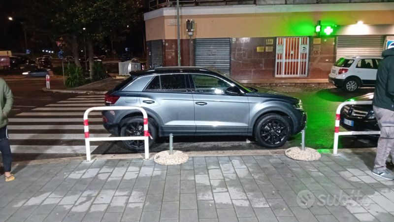 Usata VW T-Roc 110 CV (80 kW) 2024 Grigio SUV