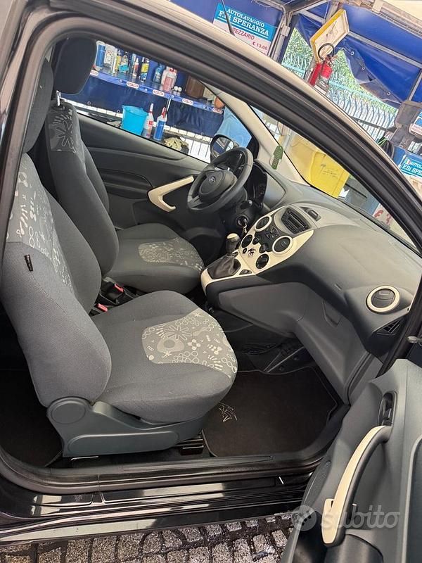Usata Ford Ka 69 CV (50 kW) 2015 Nero Utilitaria
