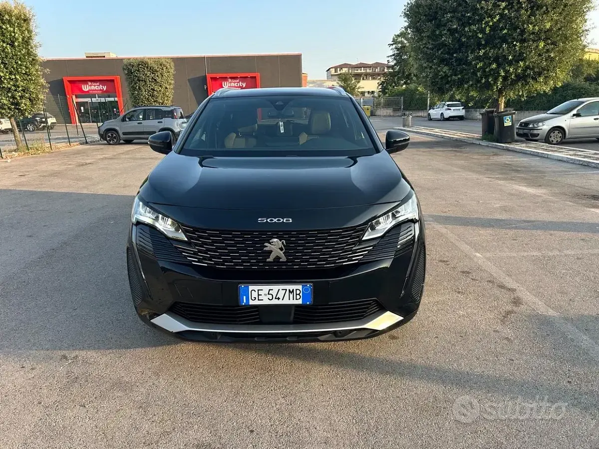 Usata Peugeot 5008 Allure 131 CV (96 kW) 2021 Nero SUV