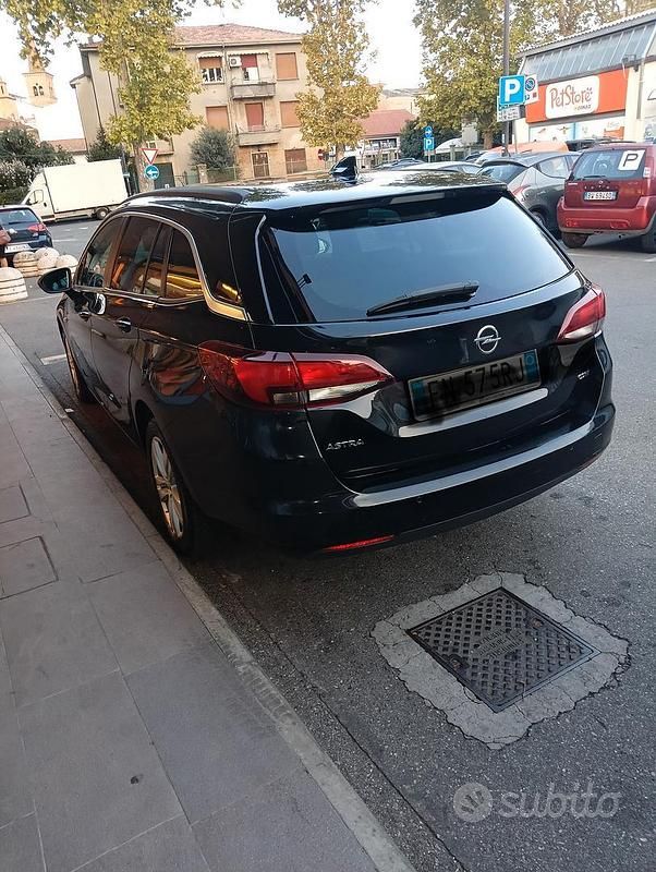 Usata Opel Astra 136 CV (100 kW) 2019 Nero Station wagon