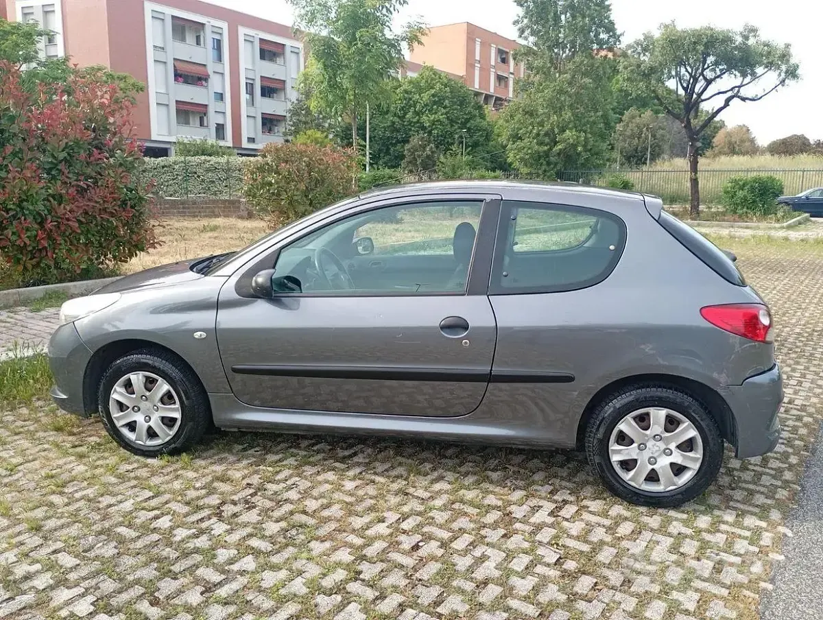 Usata Peugeot 206 60 CV (44 kW) 2010 Grigio Berlina