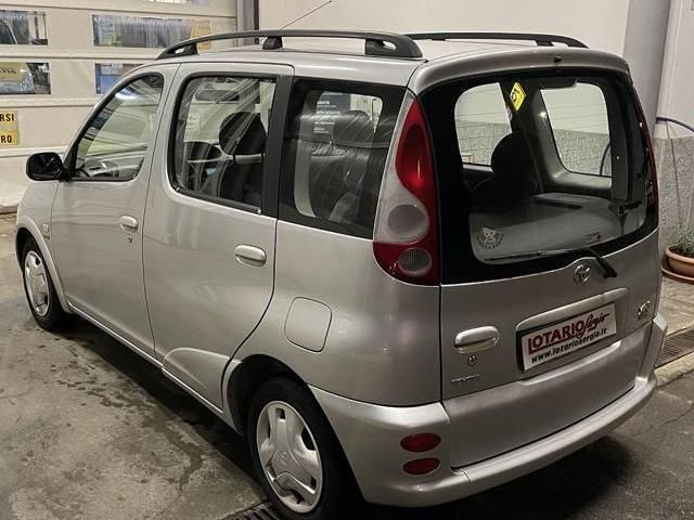 Usata Toyota Yaris 86 CV (63 kW) 2002 Argento Station wagon