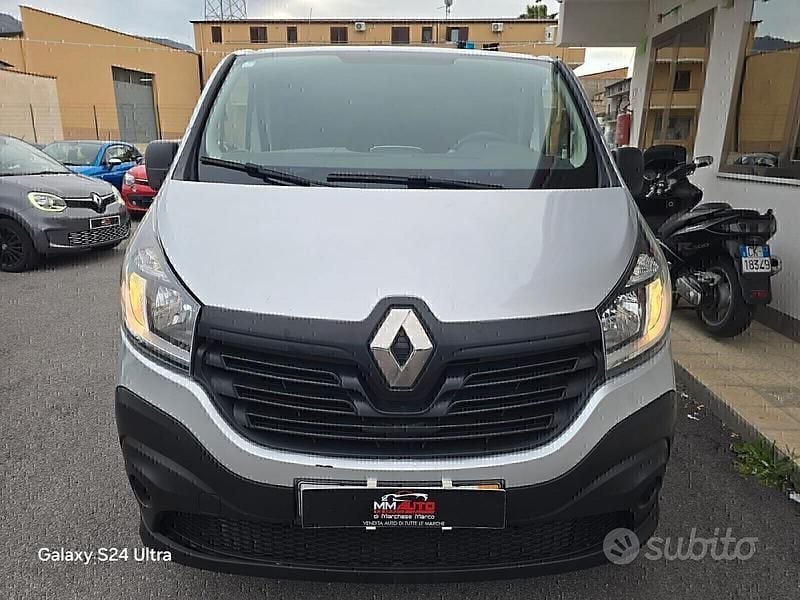 Usata Renault Trafic Zen 125 CV (91 kW) 2017 Grigio Monovolume