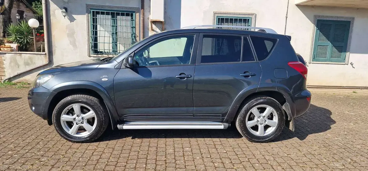 Usata Toyota RAV4 Luxury 177 CV (130 kW) 2007 Grigio SUV