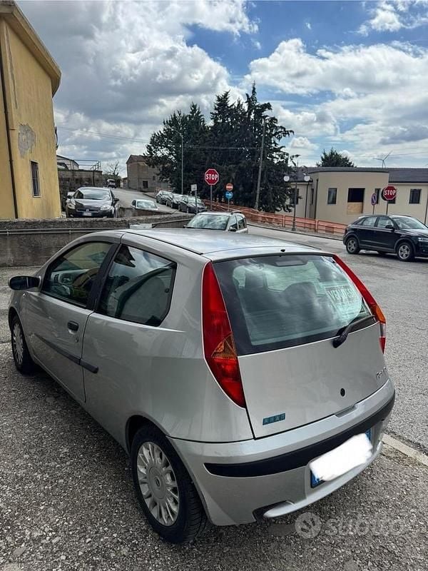 Usata Fiat Punto 80 CV (58 kW) 2000 Grigio Utilitaria