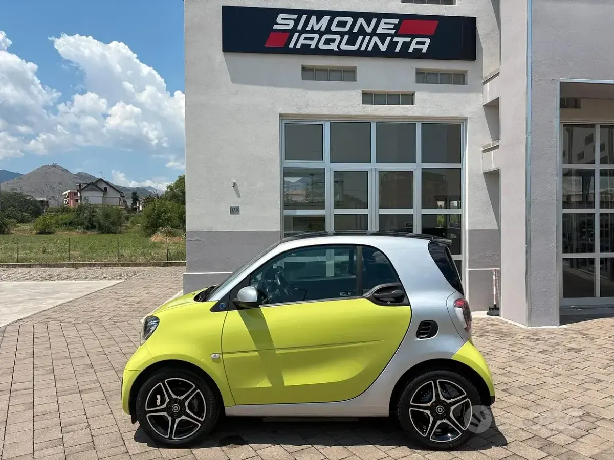 Usata Smart ForTwo Coupé 41 kW (56 CV) 2021 Verde Utilitaria