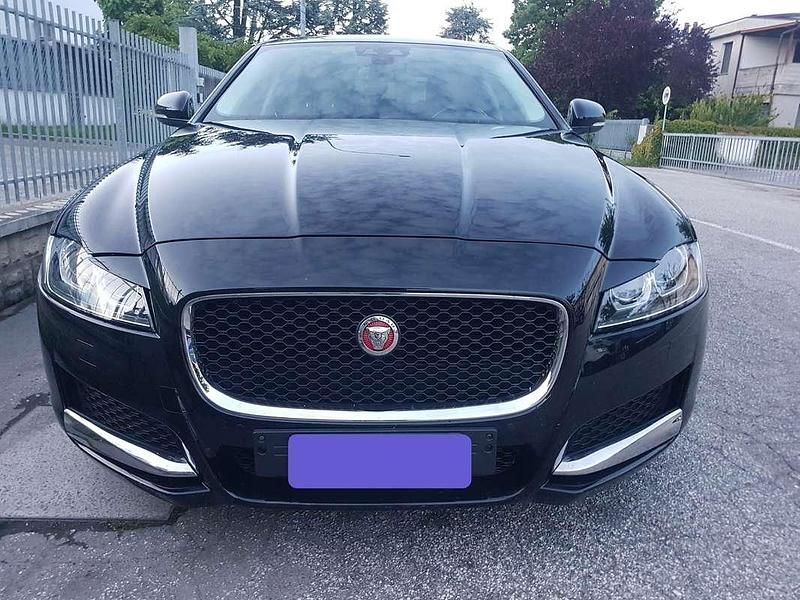 Usata Jaguar XF Prestige 179 CV (131 kW) 2017 Nero Berlina