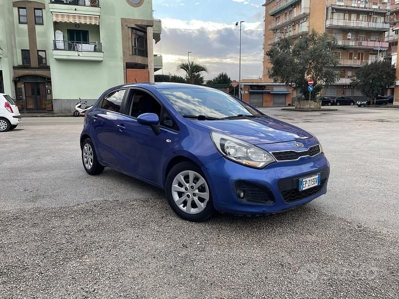Usata Kia Rio 75 CV (55 kW) 2012 Blu Berlina
