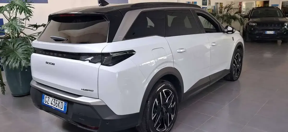 Usata Peugeot 5008 GTi 145 CV (106 kW) 2025 Bianco perla SUV