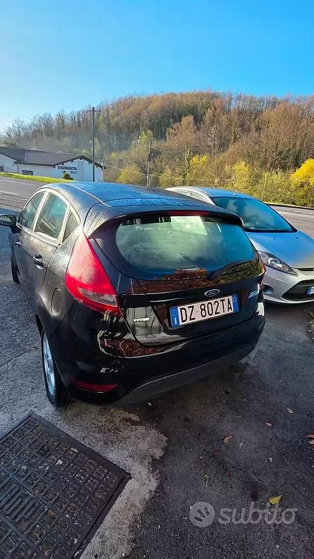 Usata Ford Fiesta 68 CV (50 kW) 2010 Nero Utilitaria