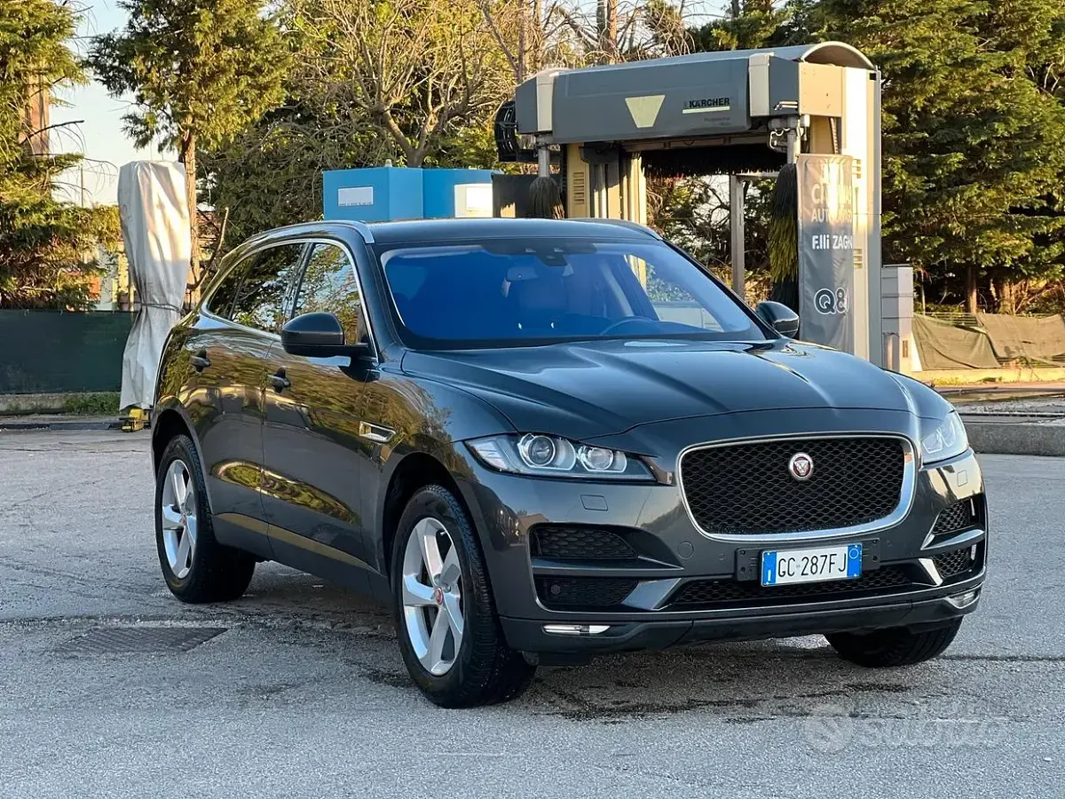 Begagnad Jaguar F-Pace 180 HK (132 kW) 2018 Svart SUV