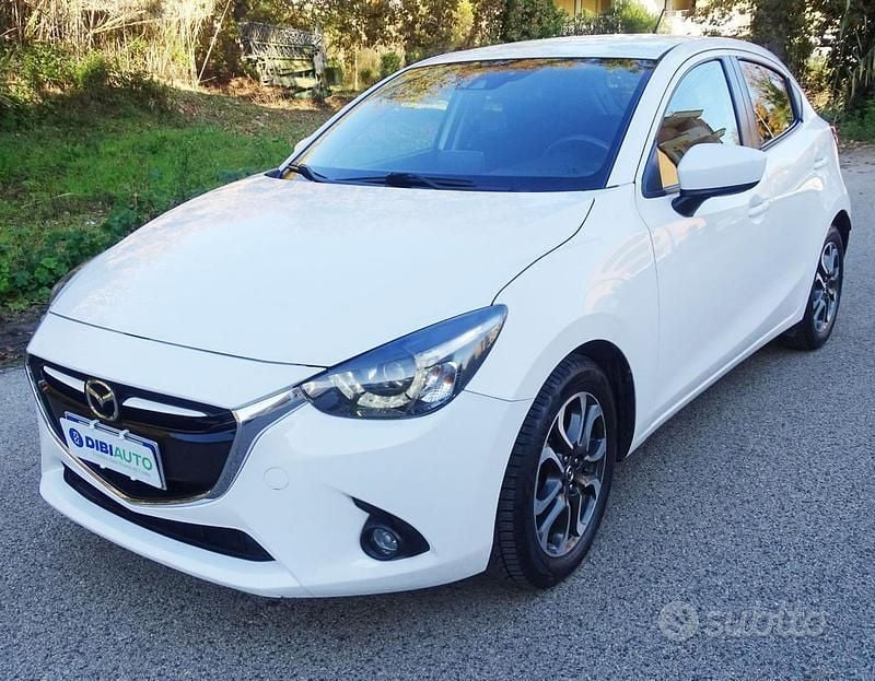 Bianco Usata 2015 Mazda 2 Exceed Tre volumi | 7900 € (Buon prezzo) - Immagine 1/4