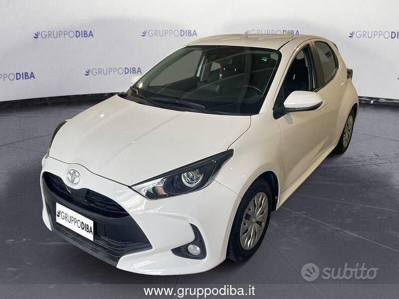 Bianco Usata 2022 Toyota Yaris Active Tre volumi | 14.480 € (Buon prezzo) - Immagine 1/4