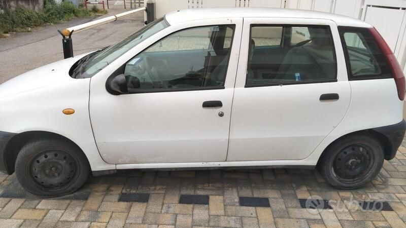 Usata Fiat Punto 54 CV (39 kW) 1997 Bianco Utilitaria