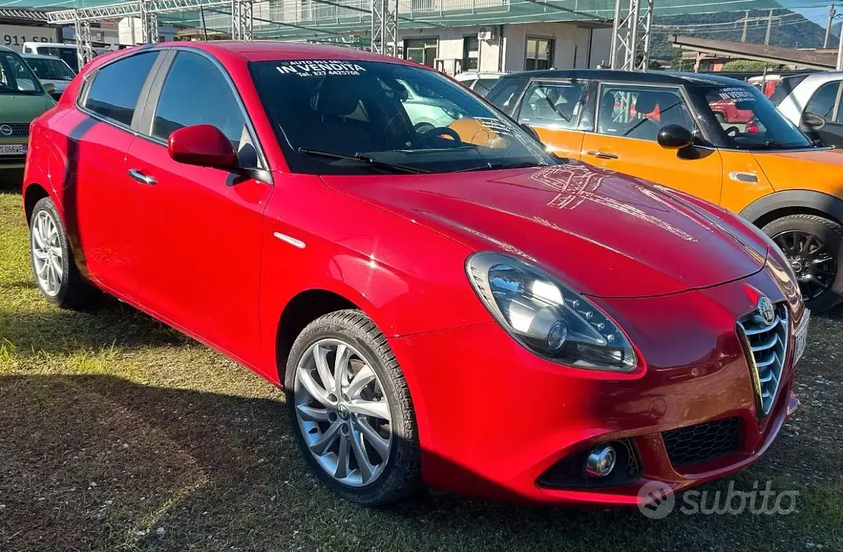 Usata Alfa Romeo Giulietta Distinctive 150 CV (110 kW) 2015 Rosso Utilitaria