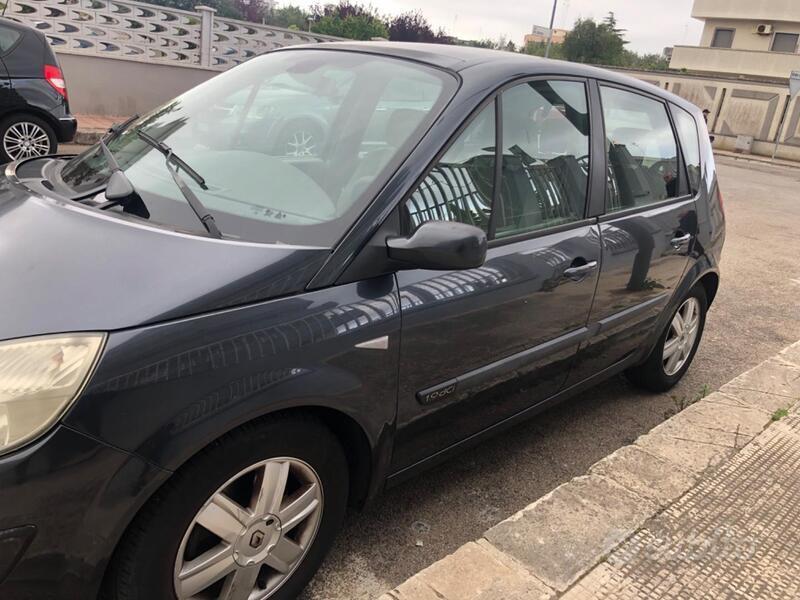 Usato 2006 Renault Scénic II Diesel (2.500 €)