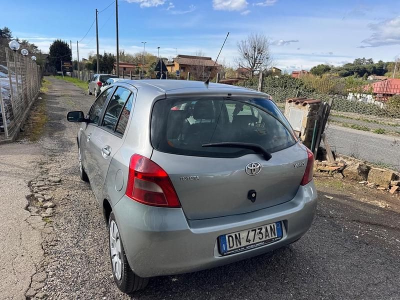 Usata Toyota Yaris 89 CV (65 kW) 2008 Grigio Utilitaria