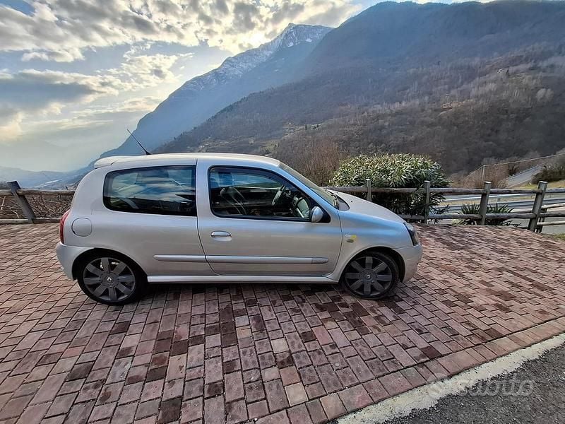 Usata Renault Clio R.S. R.S. 182 CV (133 kW) 2005 Grigio Utilitaria