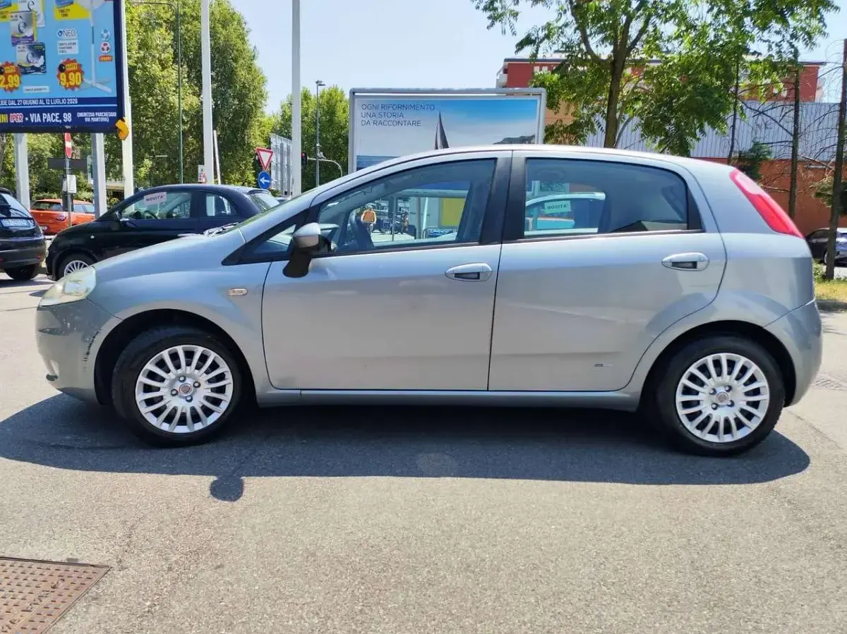 Usata Fiat Grande Punto 65 CV (47 kW) 2006 Argento Utilitaria