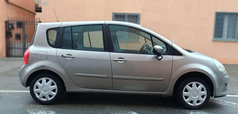 Usata Renault Grand Modus Dynamique 75 CV (55 kW) 2008 Bronzo Monovolume