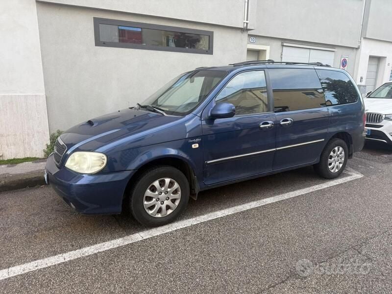 Usata 2004 Kia Carnival 2 Monovolume | 1000 € (Buon prezzo) - Immagine 1/3