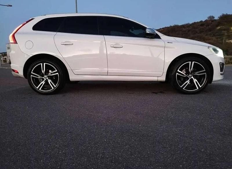 Bianco Usata 2015 Volvo XC60 R-Design Momentum SUV | 10.200 € (Ottimo prezzo) - Immagine 1/4