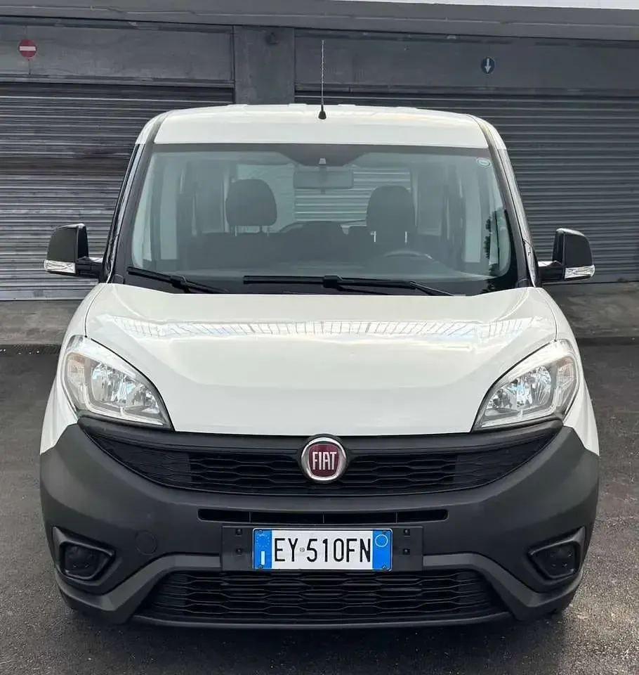 Usata Fiat Doblò Lounge 105 CV (77 kW) 2015 Bianco Monovolume