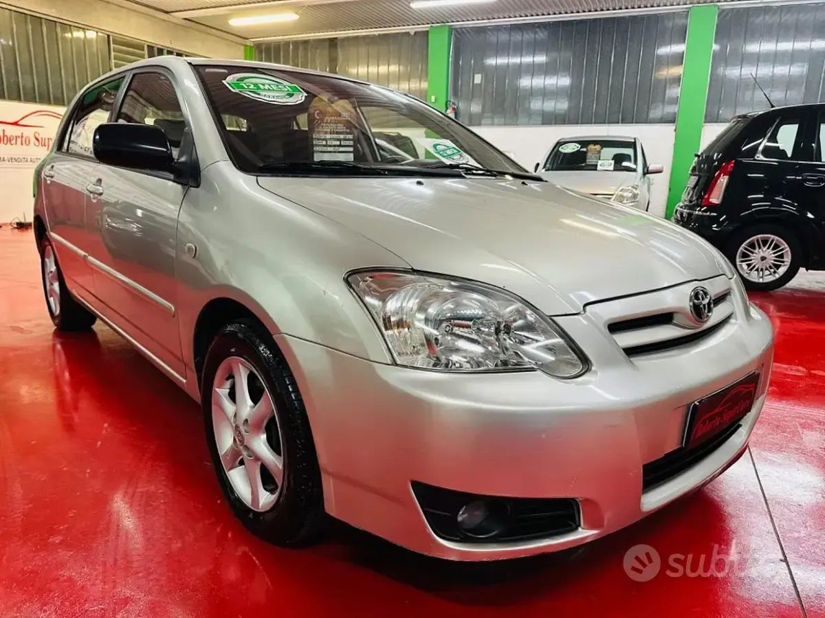 Usata Toyota Corolla 90 CV (66 kW) 2005 Grigio Berlina