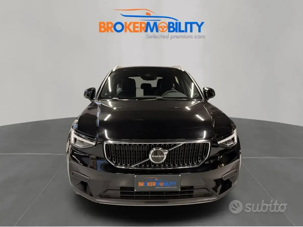 Usata Volvo XC40 Core 129 CV (94 kW) 2023 Onyx black SUV
