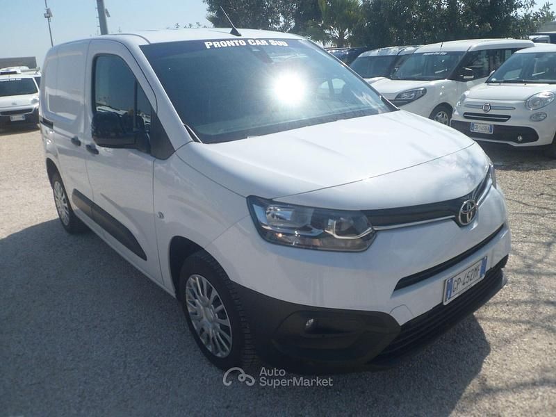 Usata Toyota Proace 101 CV (74 kW) 2024 Bianco Monovolume
