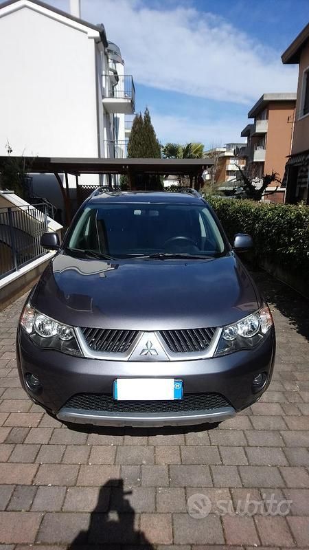 Usata Mitsubishi Outlander 170 CV (125 kW) 2009 Grigio SUV