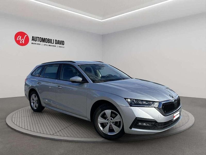 Usata Skoda Octavia Executive 116 CV (85 kW) 2022 Argento metallizzato Station wagon