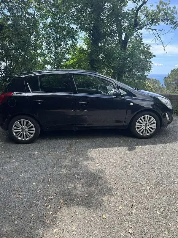 Usata Opel Corsa Cosmo 95 CV (69 kW) 2011 Nero Utilitaria